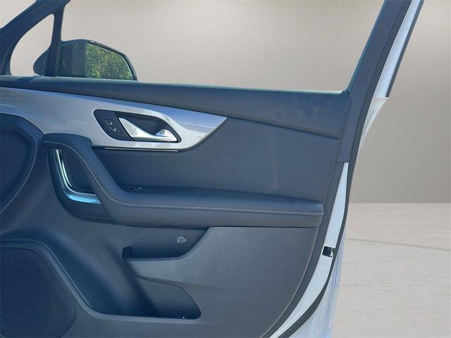 Photo of 2025 White Chevrolet Blazer