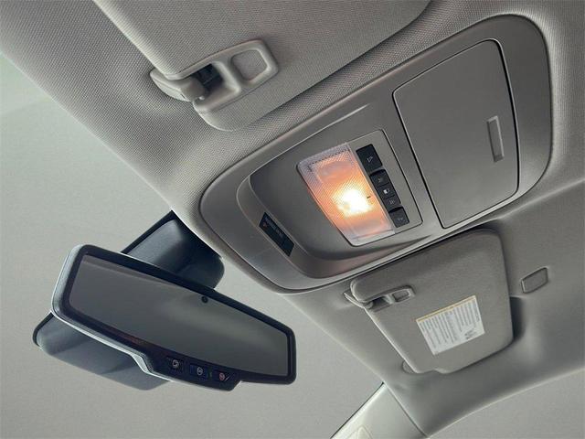 Photo of 2022 Summit White GMC Canyon