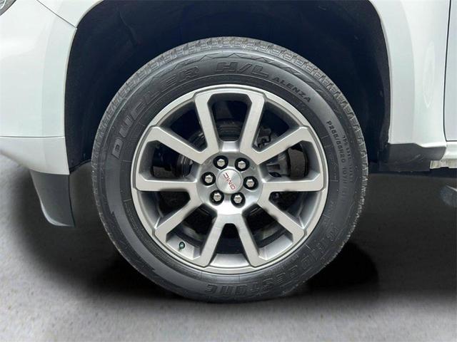 Photo of 2022 Summit White GMC Canyon