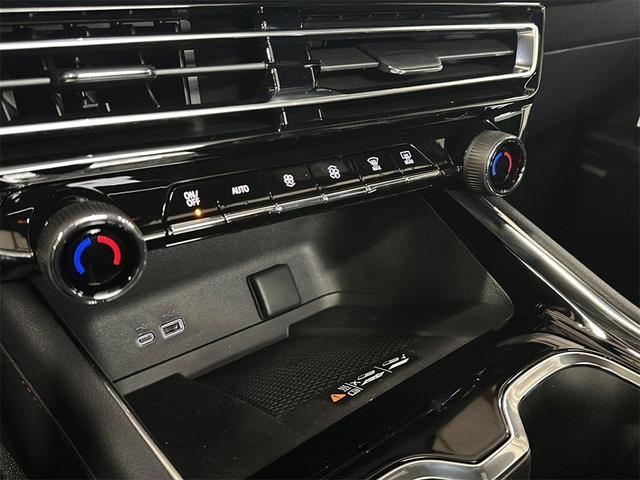 Photo of 2026 Black Chevrolet Traverse