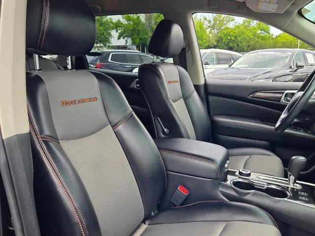 Photo of 2019 Magnetic Black Pearl Nissan Pathfinder