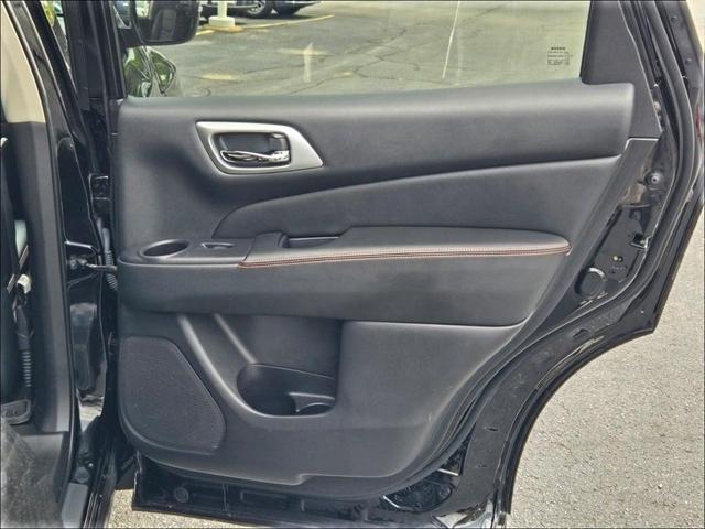 Photo of 2019 Magnetic Black Pearl Nissan Pathfinder