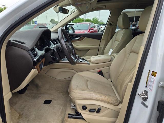 Photo of 2017 Glacier White Audi Q7