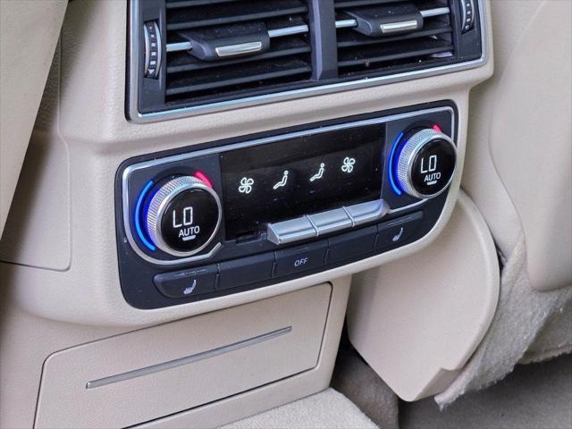 Photo of 2017 Glacier White Audi Q7