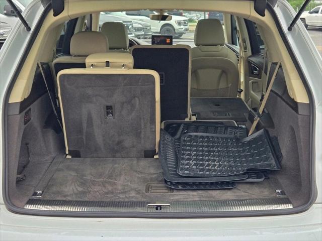 Photo of 2017 Glacier White Audi Q7