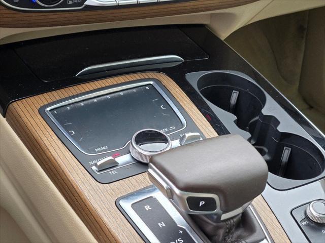 Photo of 2017 Glacier White Audi Q7