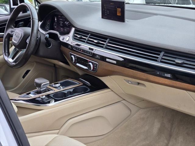 Photo of 2017 Glacier White Audi Q7