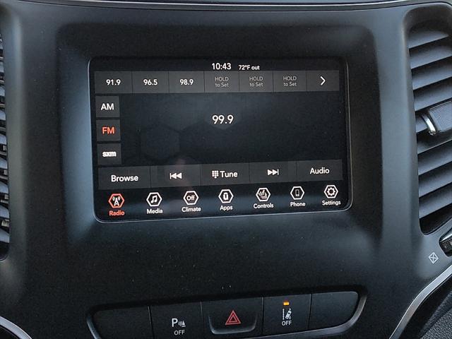 Photo of 2021 Diamond Black Crystal Pearlcoat Jeep Cherokee