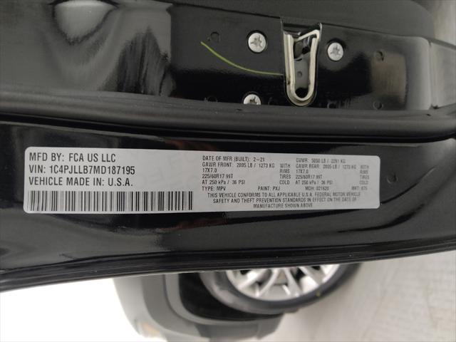 Photo of 2021 Diamond Black Crystal Pearlcoat Jeep Cherokee