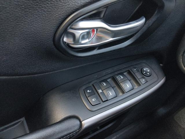 Photo of 2021 Diamond Black Crystal Pearlcoat Jeep Cherokee