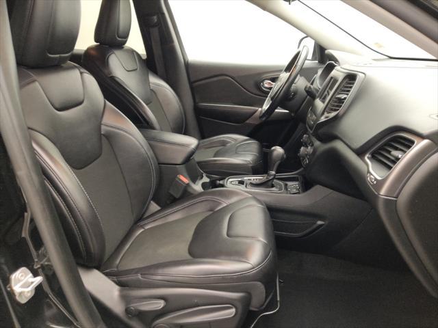 Photo of 2021 Diamond Black Crystal Pearlcoat Jeep Cherokee