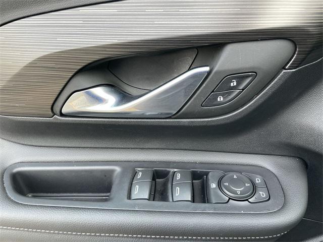 Photo of 2023 Summit White GMC Terrain