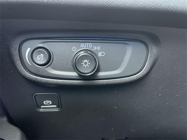 Photo of 2023 Summit White GMC Terrain