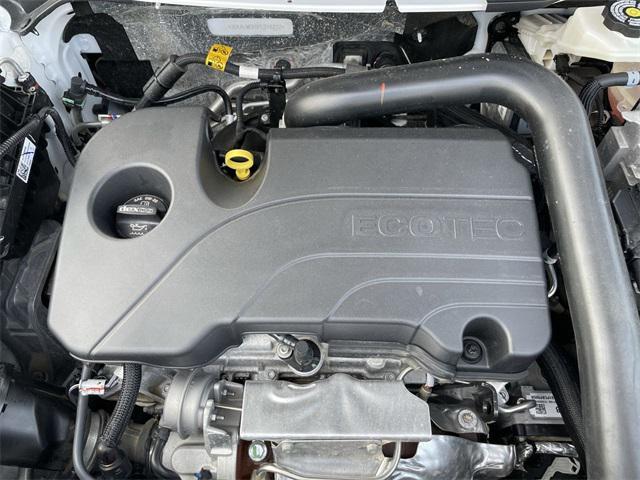Photo of 2023 Summit White GMC Terrain