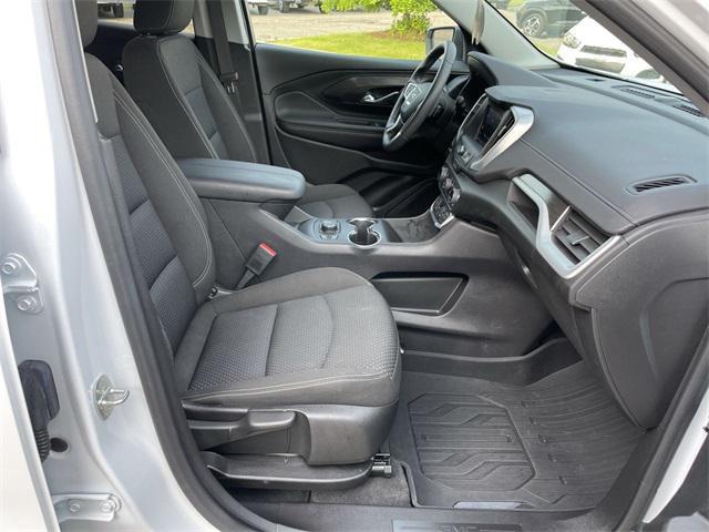 Photo of 2023 Summit White GMC Terrain