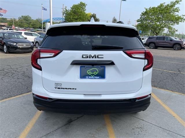 Photo of 2023 Summit White GMC Terrain