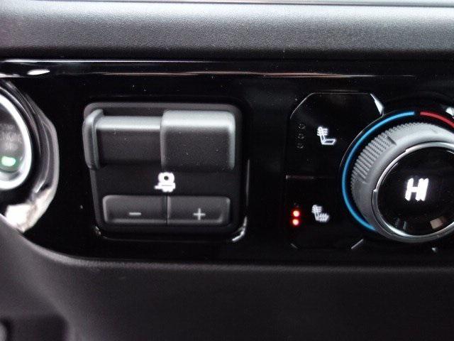 Photo of 2025 Summit White Chevrolet Silverado 1500