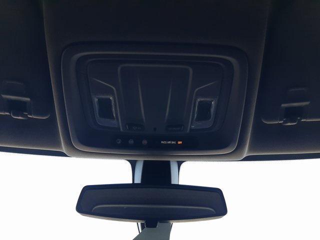Photo of 2022 Silver Ice Metallic Chevrolet Silverado 1500