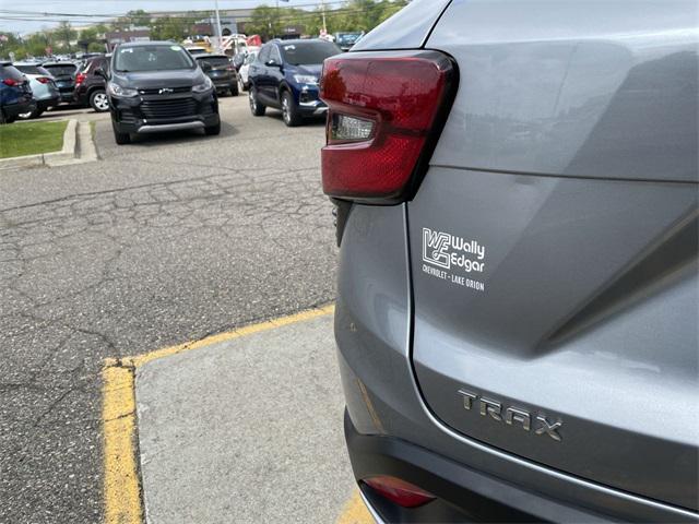 Photo of 2024 Sterling Gray Metallic Chevrolet Trax