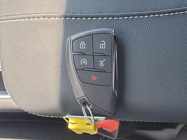Photo of 2025 Mosaic Black Metallic Chevrolet Traverse