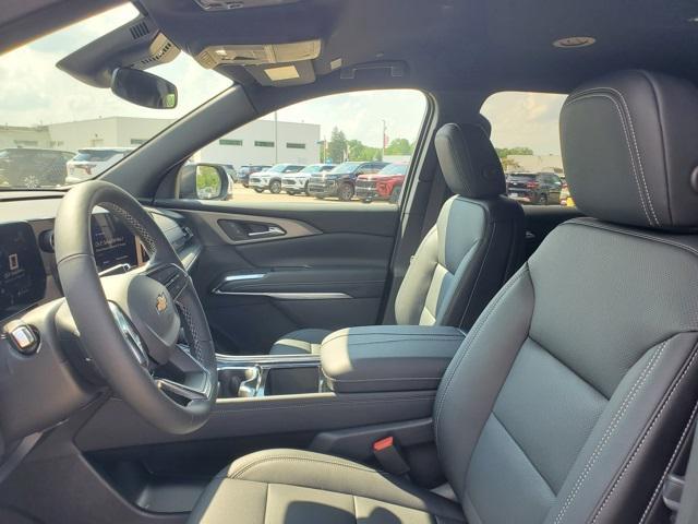 Photo of 2025 Mosaic Black Metallic Chevrolet Traverse