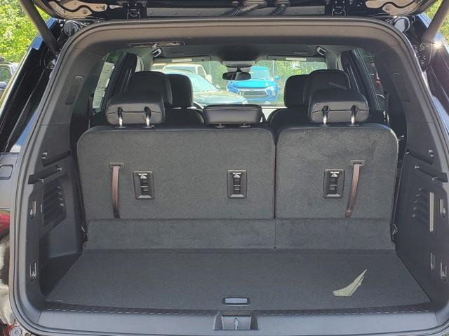 Photo of 2025 Mosaic Black Metallic Chevrolet Traverse