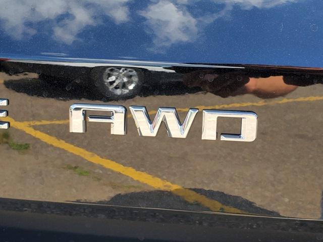 Photo of 2025 Mosaic Black Metallic Chevrolet Traverse