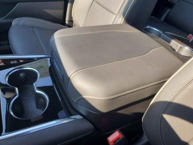 Photo of 2025 Sterling Gray Metallic Chevrolet Suburban