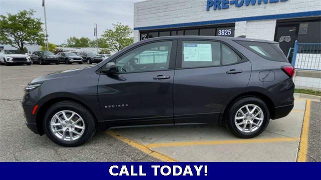 Photo of 2022 Iron Gray Metallic Chevrolet Equinox