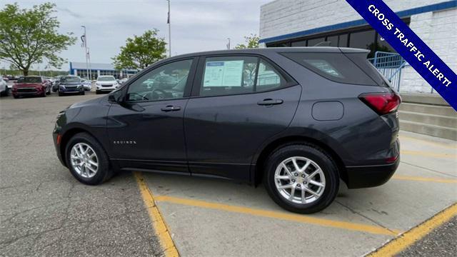 Photo of 2022 Iron Gray Metallic Chevrolet Equinox