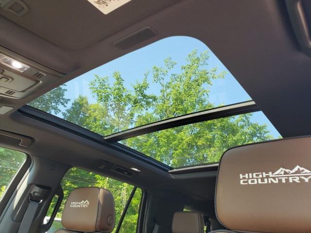 Photo of 2025 Iridescent Pearl Tricoat Chevrolet Tahoe