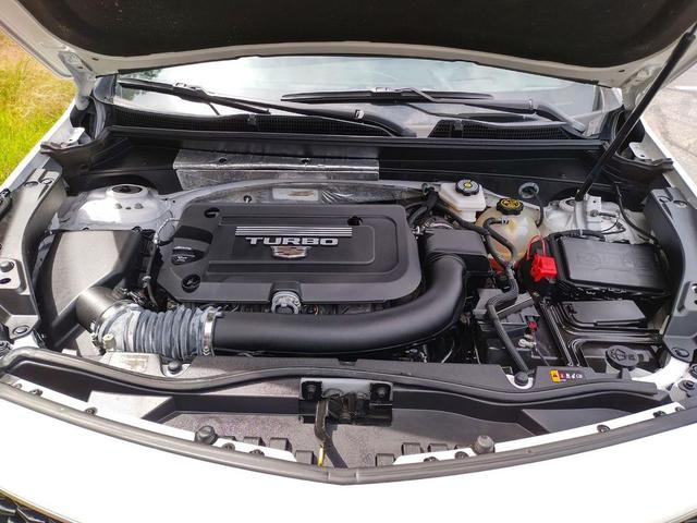 Photo of 2023 Crystal White Tricoat Cadillac XT4