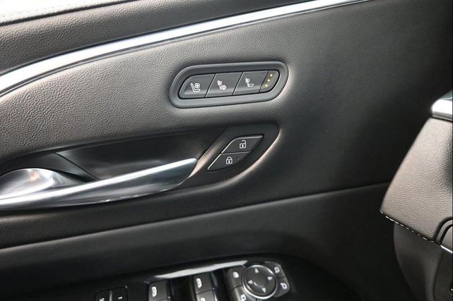 Photo of 2021 Crystal White Tricoat Cadillac Escalade