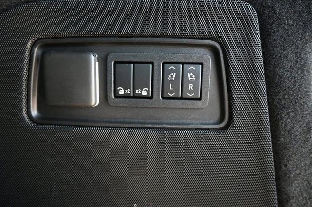 Photo of 2021 Crystal White Tricoat Cadillac Escalade