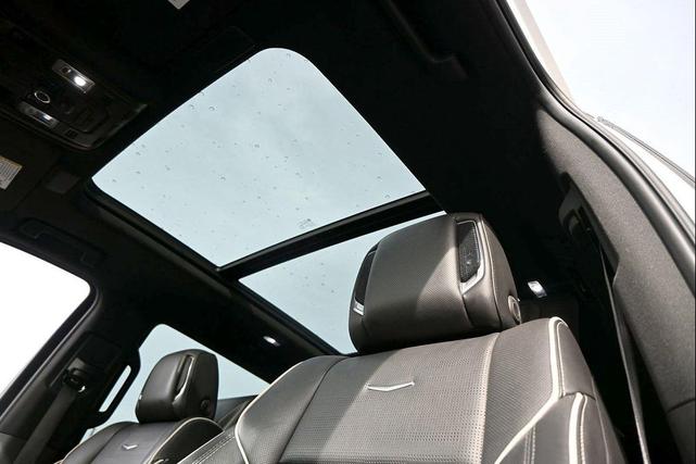 Photo of 2021 Crystal White Tricoat Cadillac Escalade