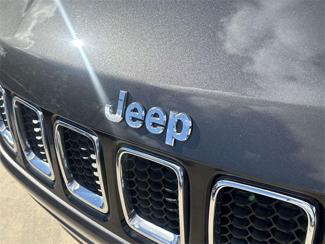 Photo of 2021 Granite Crystal Metallic Clearcoat Jeep Compass