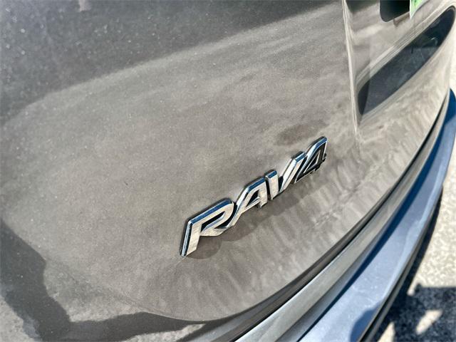 Photo of 2017 Silver Sky Metallic Toyota RAV4