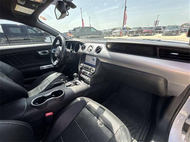 Photo of 2020 OXFORD WHITE Ford Mustang