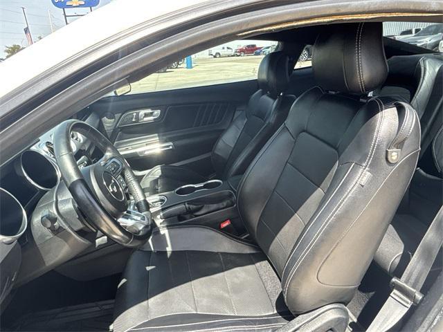 Photo of 2020 OXFORD WHITE Ford Mustang