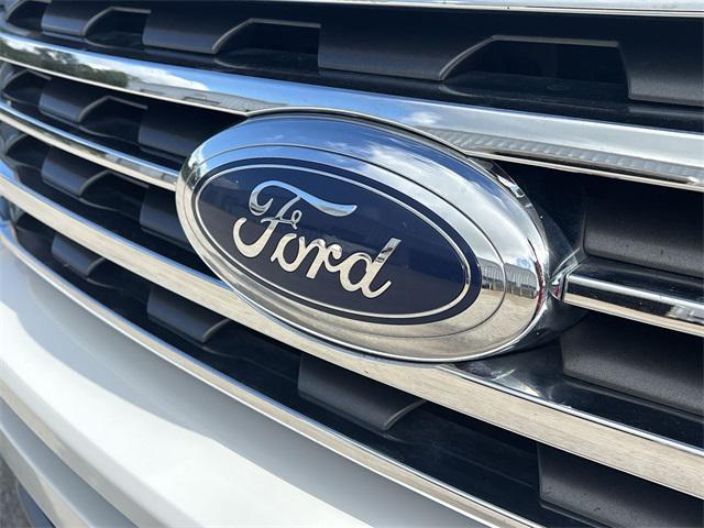 Photo of 2021 STAR WHITE MET TRI-COAT Ford Expedition