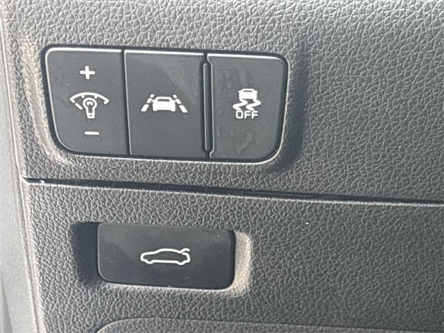 Photo of 2023 Glacial White Pearl Kia K5