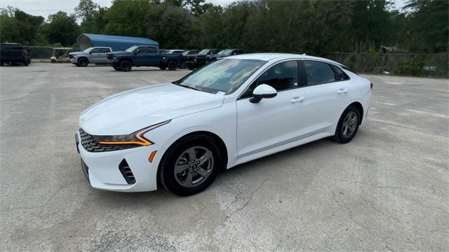 Photo of 2023 Glacial White Pearl Kia K5
