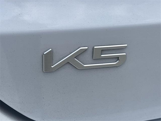 Photo of 2023 Glacial White Pearl Kia K5