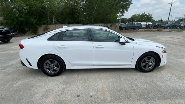 Photo of 2023 Glacial White Pearl Kia K5
