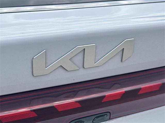 Photo of 2023 Glacial White Pearl Kia K5