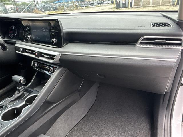 Photo of 2023 Glacial White Pearl Kia K5