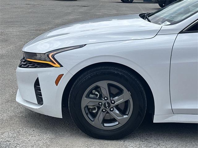 Photo of 2023 Glacial White Pearl Kia K5