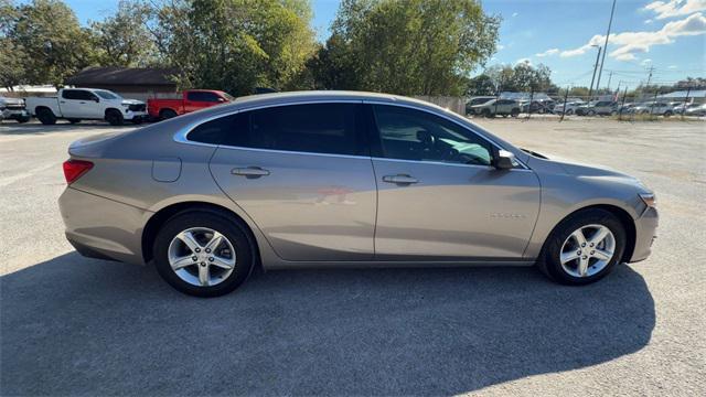 Photo of 2022 Mineral Gray Metallic Chevrolet Malibu