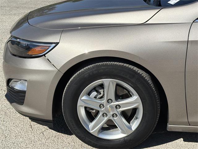 Photo of 2022 Mineral Gray Metallic Chevrolet Malibu