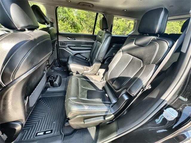 Photo of 2022 Diamond Black Crystal Pearlcoat Jeep Grand Cherokee L